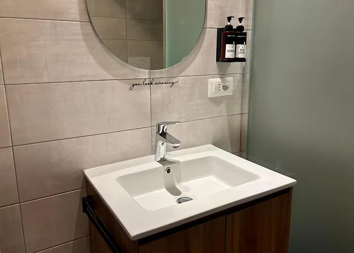 The Cypress House - Historical Center With Ac Lägenhet Varenna