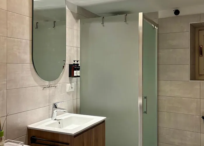 Lägenhet The Cypress House - Historical Center With Ac Varenna