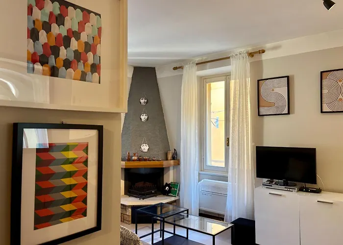 The Cypress House - Historical Center With Ac Lägenhet Varenna